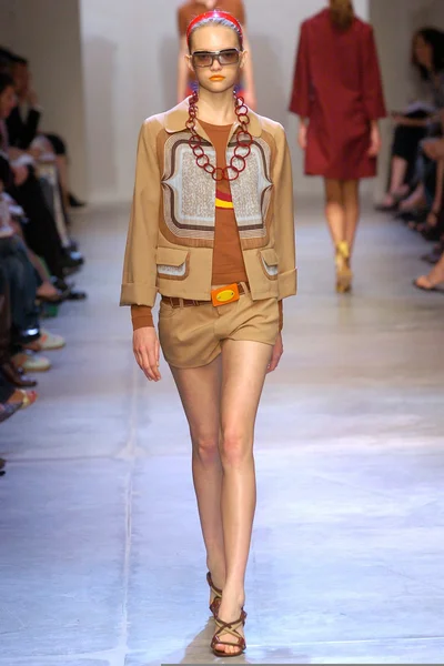 Look 3